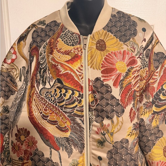 Floral and Crane embroidered jacket - Picture 4 of 8